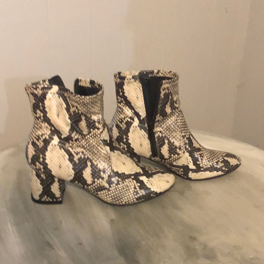 Snake skin boots Size 6